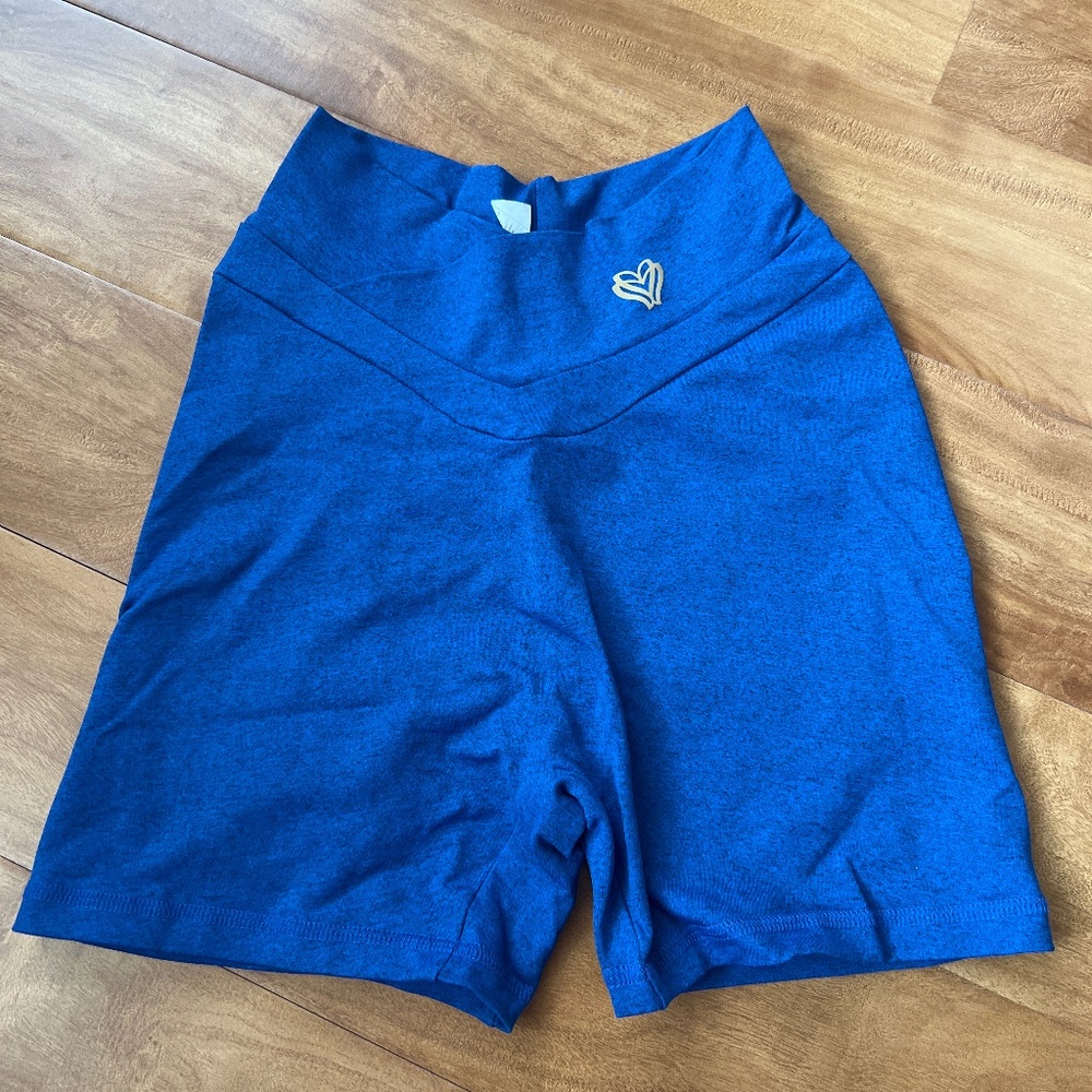 CLS seamless front scrunch shorts